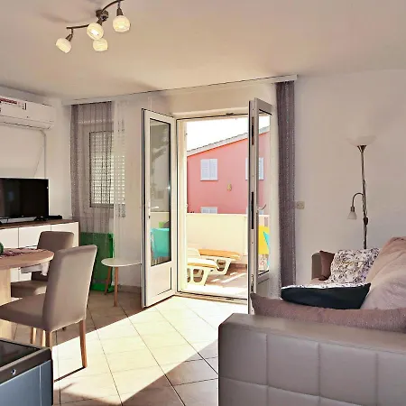 Kira By Interhome *